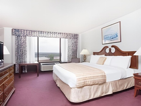 Ramada by Wyndham Augusta Downtown Hotel & Conference Center image 14