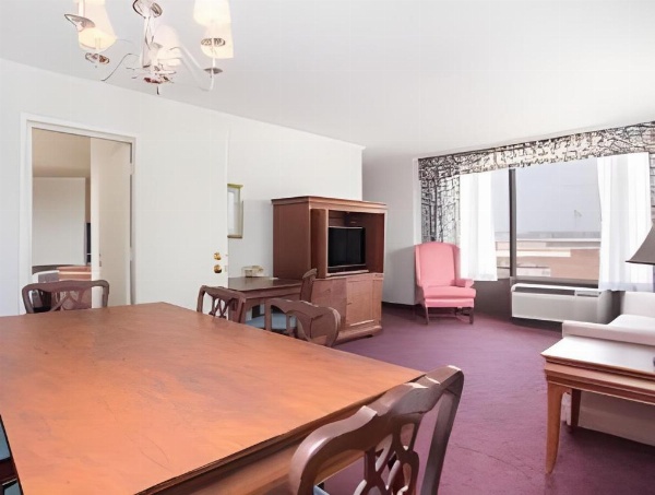 Ramada by Wyndham Augusta Downtown Hotel & Conference Center image 18